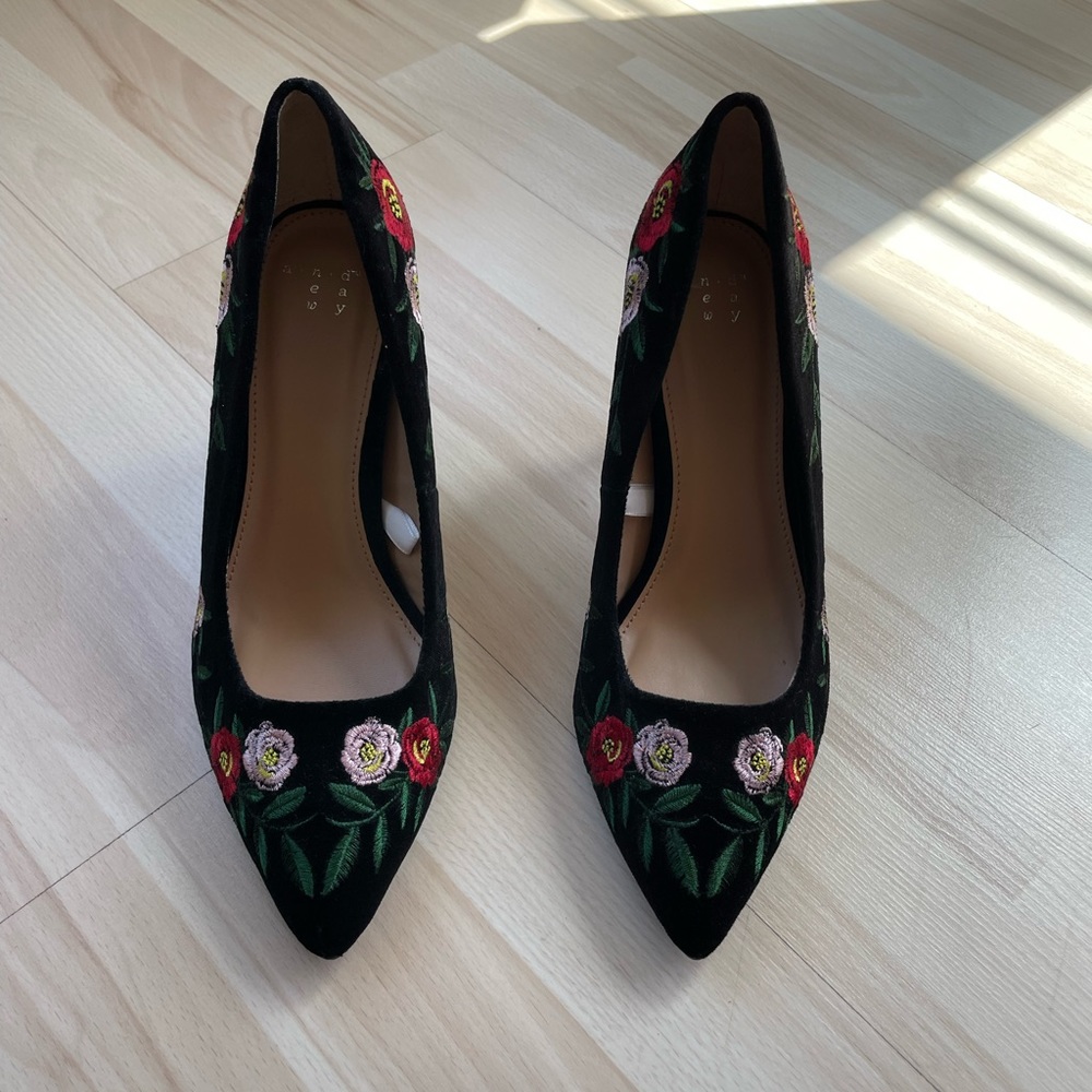 Black heels with floral embroidered detail